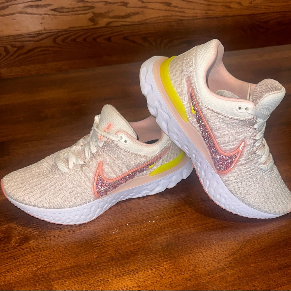Custom Nike React detailed w/ Swarovski crystals Women's Sz 8.5 - Picture 9 of 12